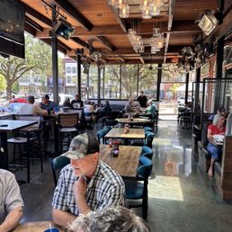 Indoor/outdoor seating Indoor/outdoor seating