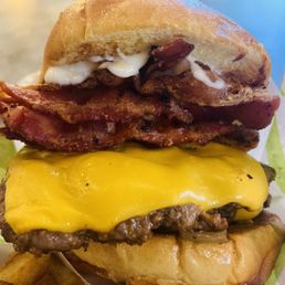 ULTIMATE BACON CHEESEBURGER