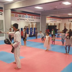 KH Kim Taekwondo Northbrook - Birthday Party Training for Everyone!