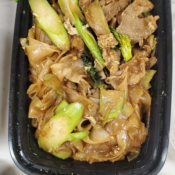 Jade Siam Restaurants - Pad See Ew (pork) - Thai Near Me - Huntington Park, California Jade Siam Restaurants - Pad See Ew (pork) - Thai Near Me - Huntington Park, California
