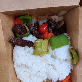 Hiccups Veo Cafe - Shaken Beef (it's dry) no taste at all. - Asian Fusion Near Me - Carson, California