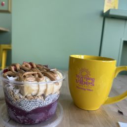 Acai bowl & cappucino