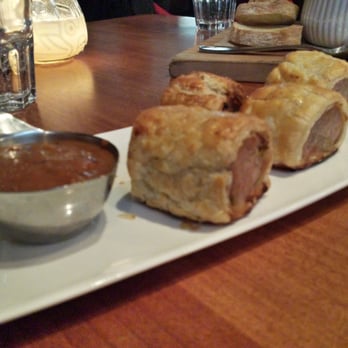 Beacon Pub & Eatery - Pig Roll - Pubs Near Me - Whistler, British Columbia Beacon Pub & Eatery - Pig Roll - Pubs Near Me - Whistler, British Columbia