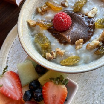 Foreigner - Oatmeal w/ side of fruit - Breakfast & Brunch Near Me - San Mateo, California