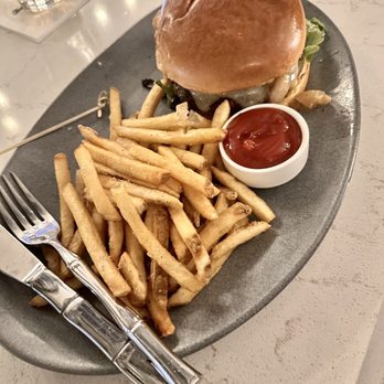Tommy Bahama - burger and fries - Seafood Near Me - Sandestin, Florida Tommy Bahama - burger and fries - Seafood Near Me - Sandestin, Florida
