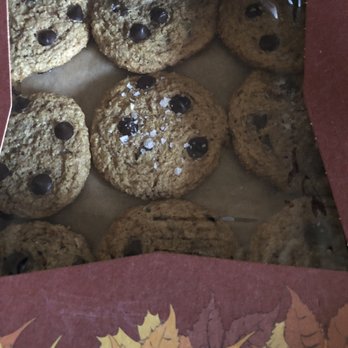 The Paleo Queen - Chocolate chip cookies - Desserts Near Me The Paleo Queen - Chocolate chip cookies - Desserts Near Me