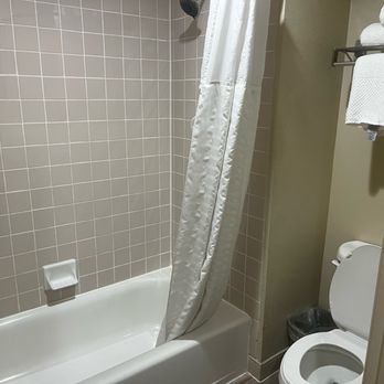 Comfort Inn - Bathroom. Clean with no residue. - Hotels Near Me - Watsonville, California Comfort Inn - Bathroom. Clean with no residue. - Hotels Near Me - Watsonville, California