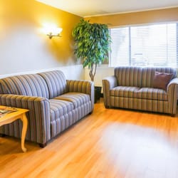 Gilroy Healthcare and Rehabilitation Center by Covenant Care - Lounge