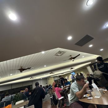 The Plumeria Lounge - Busy place - Airport Lounges Near Me - Honolulu, Hawaii