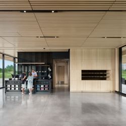 Golf Exécutif - Our sleek entrance is unlike any other golf club pro shop