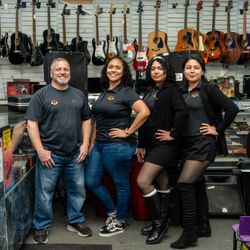 Best Pawn - Pawnshop Scott and the Beautiful women of Best Pawn