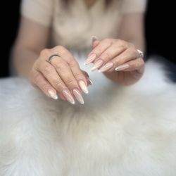 D’Lux Nails & Spa