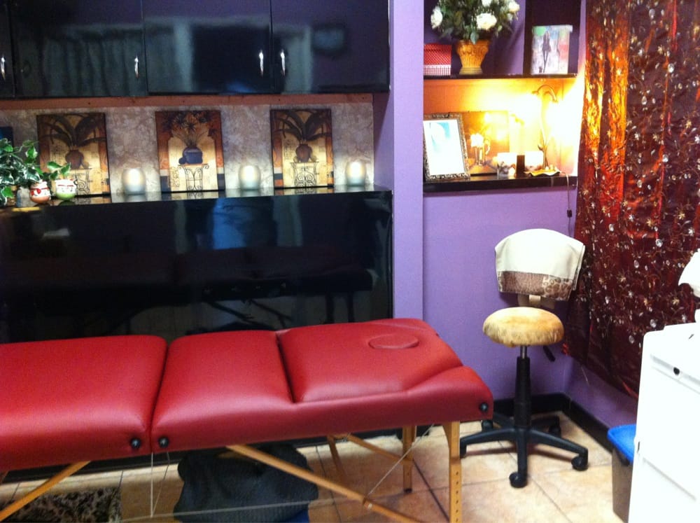 Vivian's Little Spa Logo