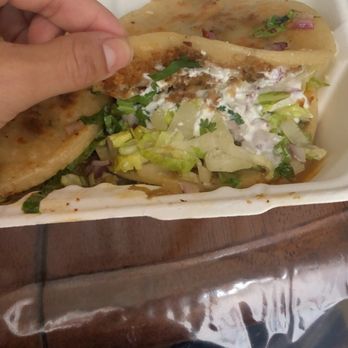 Tacos El Zocalo De Tepango - Gorditas de chicharrón - Food Trucks Near Me - Brooklyn, New York