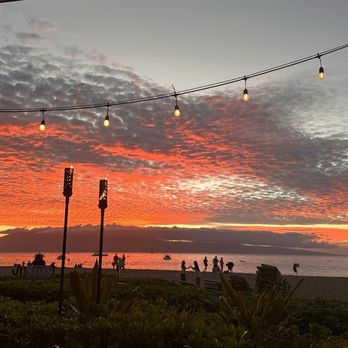 Maui Brewing - Sunset view - Brewpubs Near Me - Lahaina, Hawaii Maui Brewing - Sunset view - Brewpubs Near Me - Lahaina, Hawaii