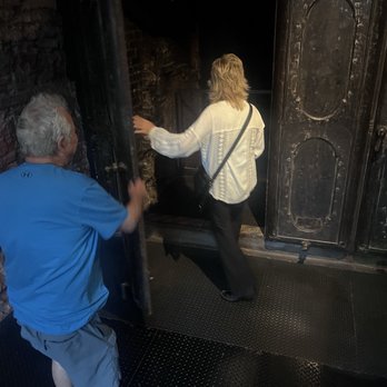 Lincolns - Into the secret entrance - Speakeasies Near Me - Denver, Colorado