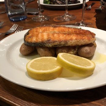 Coração da Sé - Salmon - Fado Houses Near Me - Lisbon, 11