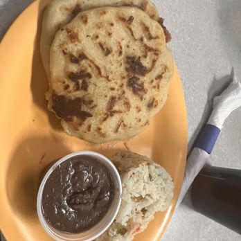 Salvadoreno Restaurant - 2 popusas de Carne Asada con arroz y frijoles - Salvadoran Near Me - Phoenix, Arizona Salvadoreno Restaurant - 2 popusas de Carne Asada con arroz y frijoles - Salvadoran Near Me - Phoenix, Arizona