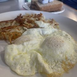 Olney Cafe - Eggs over medium and hash browns