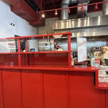 Skinny Louie - Ordering counter/open kitchen - Burgers Near Me - Miami, Florida