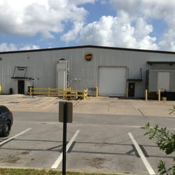 UPS Customer Center - Warehouse.