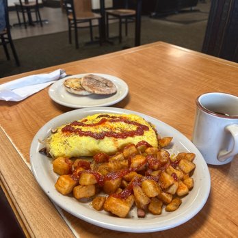 Kava's Pancake House - Farmers Omlet with home fries and English muffin coffee. - Waffles Near Me - Anchorage, Alaska