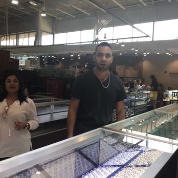Johns Diamonds - Owner asking a client for a fight... what a customer service! - Watches Near Me - Aventura, Florida