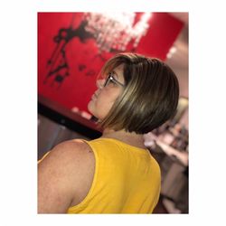 CG Salon - Triangular layers with a diagonal slice highlight