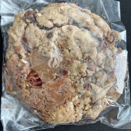 Toffee chocolate chip cookie w/pecans Toffee chocolate chip cookie w/pecans