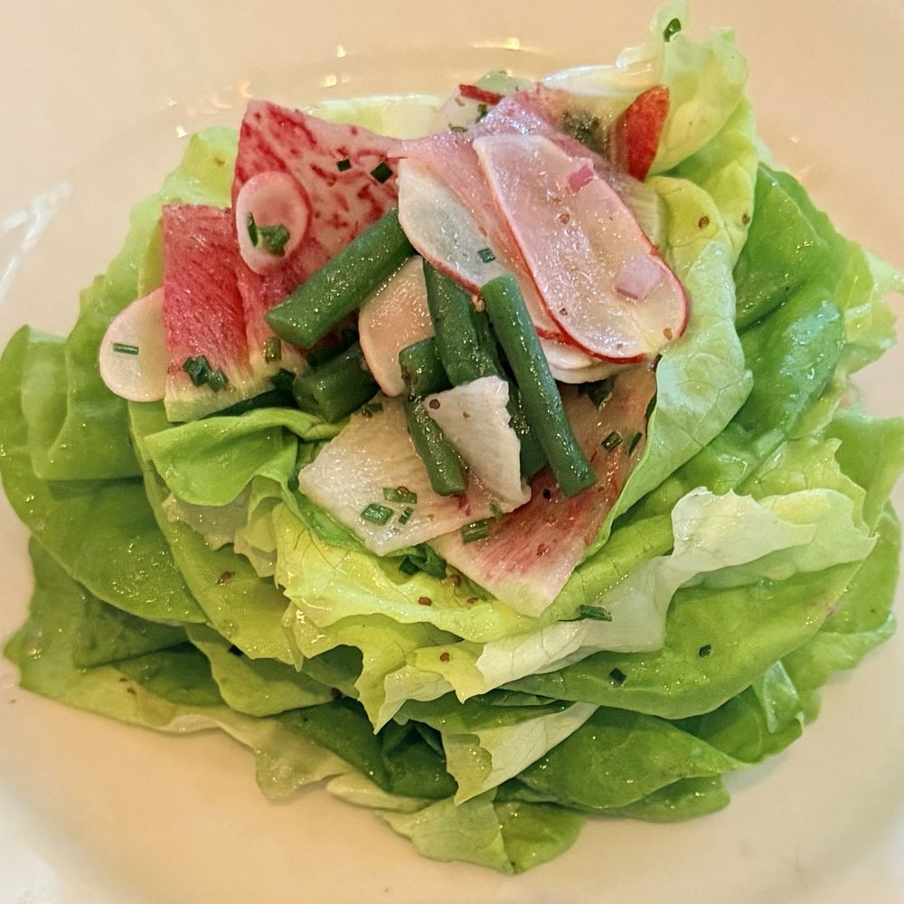 Le Diplomate - Salade verte: nice presentation but I'm not a fan of green beans on top of a salad. - Brasseries Near Me - Washington, DC, District of Columbia