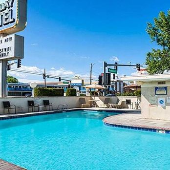 Holiday Motel - Nice pool area to hang out and relax - Hotels Near Me - Winnemucca, Nevada Holiday Motel - Nice pool area to hang out and relax - Hotels Near Me - Winnemucca, Nevada