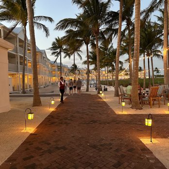 Isla Bella Beach Resort - Walkway during evening - Resorts Near Me - Marathon, Florida