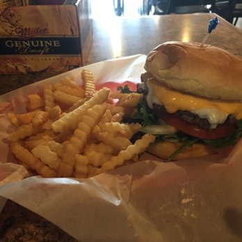 Brownie's Bar & Grill - Cheeseburger - American Near Me - Papillion, Nebraska