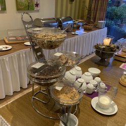Kramer Hotel - Frühstücksbuffet ist etwas spärlich aber dafür leckere Auswahl an frischen Lebensmittel. Kaffee ist ausgezeichnet vom Vollautomaten.
