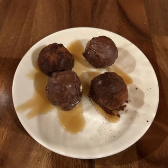Savoy Bar & Grill - The saddest looking dessert plate (it was a Yelp check-in offer). - American Near Me - Albuquerque, New Mexico