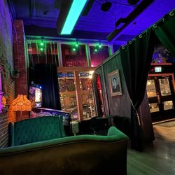 Haunted Manor Mini Golf & Ping Pong - Waiting area / lounge