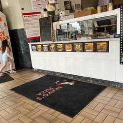 Bravo's Pizza and Family Restaurant - Inside