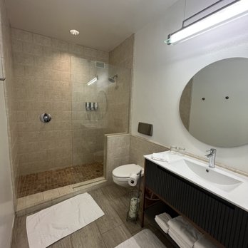 Gravity Haus Truckee Tahoe - Good amount of room. - Hotels Near Me - Truckee, California Gravity Haus Truckee Tahoe - Good amount of room. - Hotels Near Me - Truckee, California