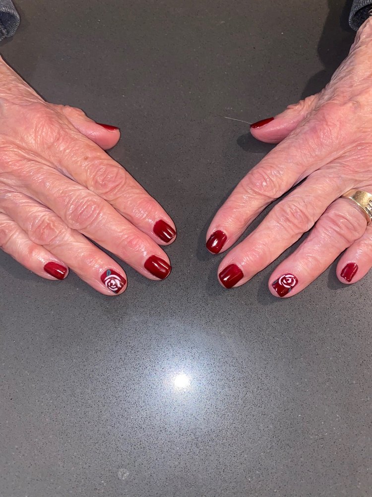 Brianne's Mobile Nail Services Logo