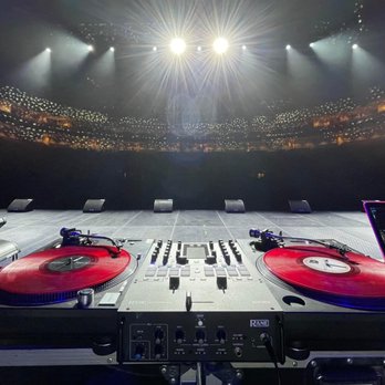 DJ Vicious Lee - Orleans arena djaying for Candy Man - DJs Near Me DJ Vicious Lee - Orleans arena djaying for Candy Man - DJs Near Me