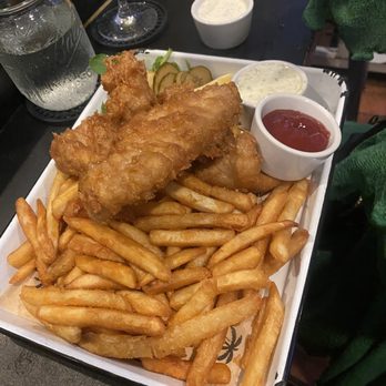 Fish Bar Deli - Ahi belly and chips - Seafood Markets Near Me - Kapaa, Hawaii