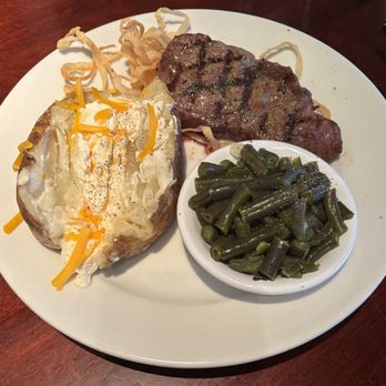 Cheddar's Scratch Kitchen - Top Sirloin Steak, Baked Potato & Green Beans - American Near Me - Colorado Springs, Colorado Cheddar's Scratch Kitchen - Top Sirloin Steak, Baked Potato & Green Beans - American Near Me - Colorado Springs, Colorado