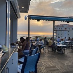 Saltwater 75 - Sunset on rooftop bar