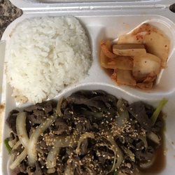 Mini H-Mart - Beef bulgogi with rice and kimchi