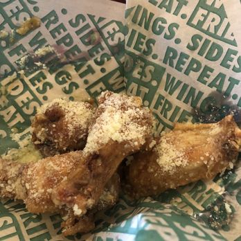 Wingstop - Suppose to be garlic parm flavor.   No taste what so ever. - Chicken Wings Near Me - Bartow, Florida