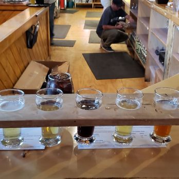 Mammoth Brewing - Flights have 6 beers and root beer, a very good value. Root beer was better than 5 of them. - Breweries Near Me - Mammoth Lakes, California Mammoth Brewing - Flights have 6 beers and root beer, a very good value. Root beer was better than 5 of them. - Breweries Near Me - Mammoth Lakes, California