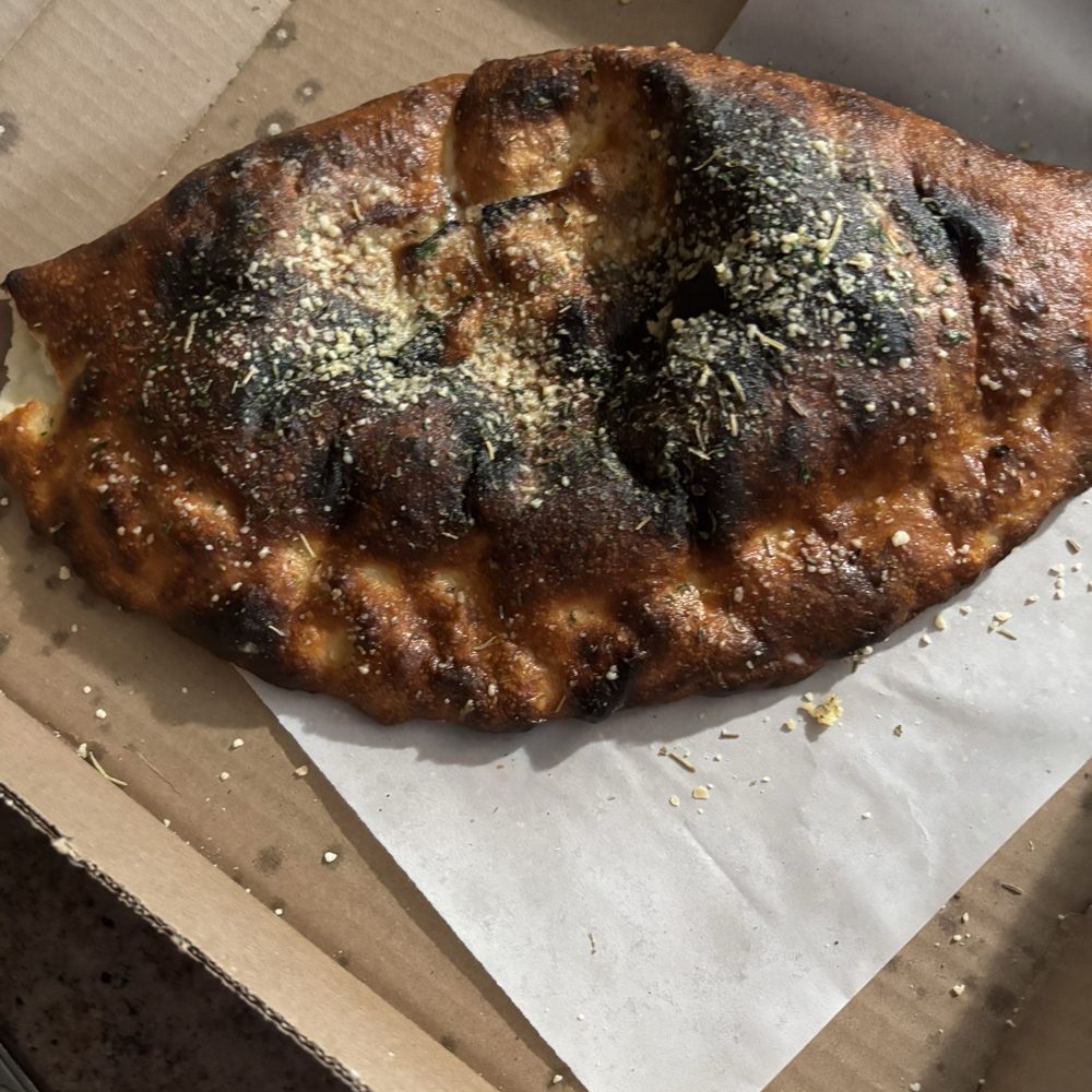 This is supposed to be a calzone??? This is supposed to be a calzone???