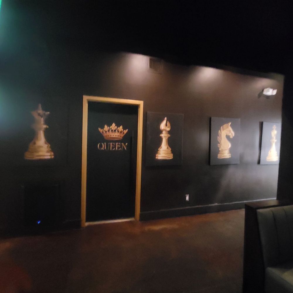 Checkmate - Bathroom - Bars Near Me - Detroit, Michigan