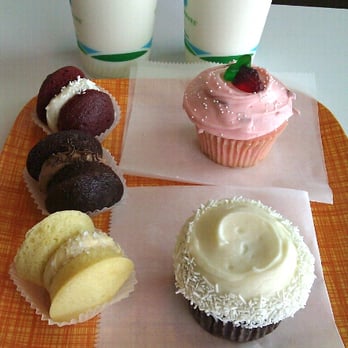 Frosted Cupcakery - Bakeries Near Me - Long Beach, California