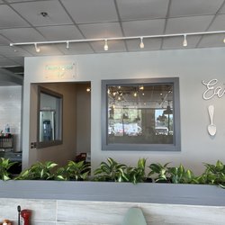 Tops Cafe - The different areas to dine